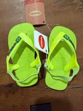 Havaianas Kids Neon Yellow Flip Flop Sandals with Brazil Flag - 7c — 040726